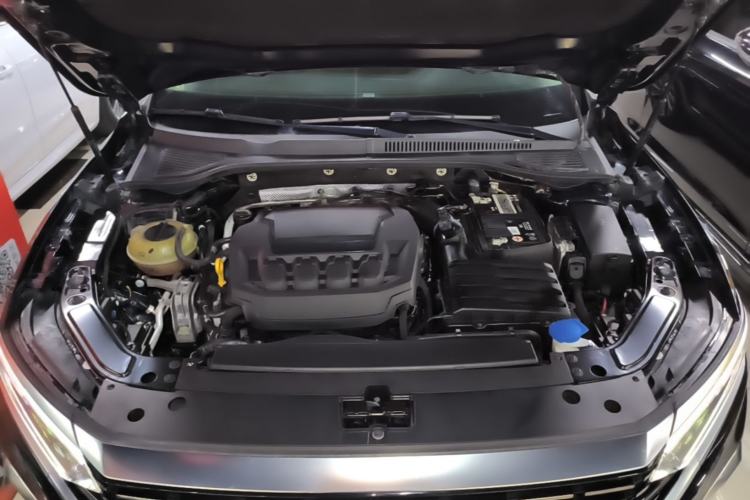 Used Volkswagen Passat 2023 Facelift 330TSI Luxury Edition Engine Bay