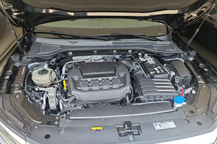 Used Volkswagen Passat 2023 Revised 330TSI Elite Edition Engine Bay