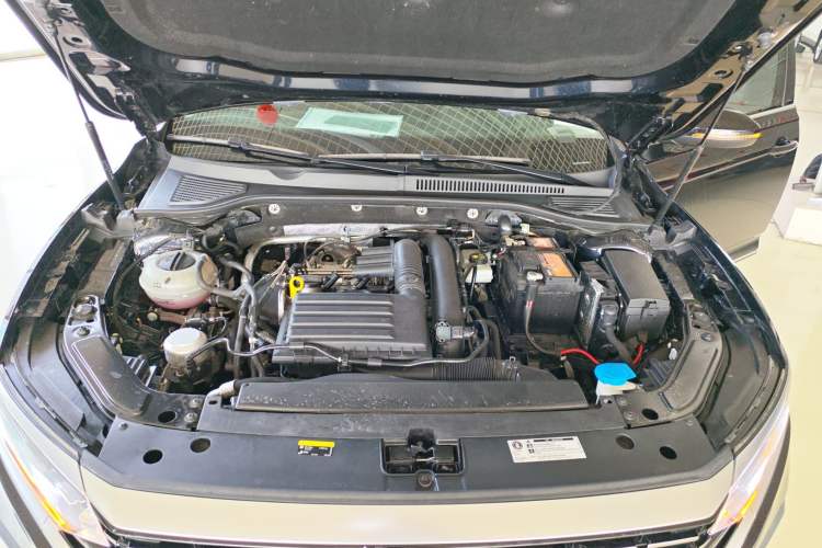 Used Volkswagen Passat 2023 280TSI Business Edition Engine Bay