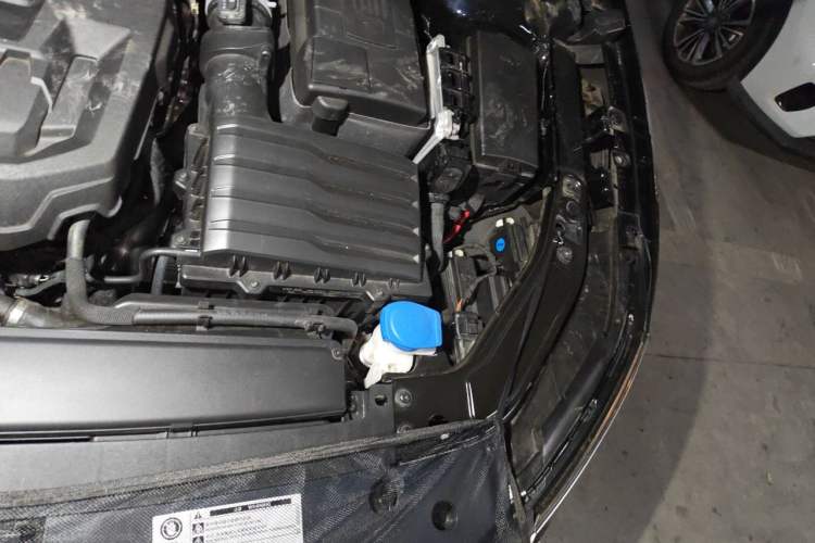 Used Volkswagen Passat 2023 Facelift 330TSI Luxury Edition Engine Bay Left