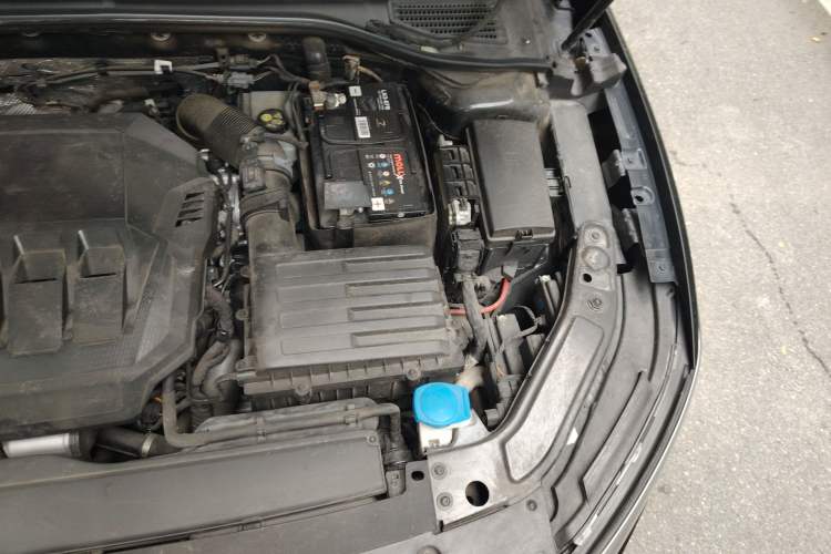 Used Volkswagen Passat 2023 330TSI Luxury Edition Engine Bay Left