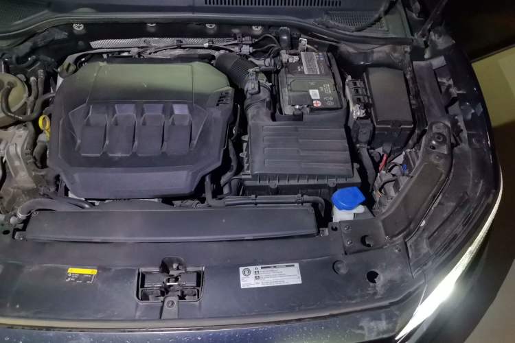 Used Volkswagen Passat 2023 330TSI Luxury Edition Engine Bay Left