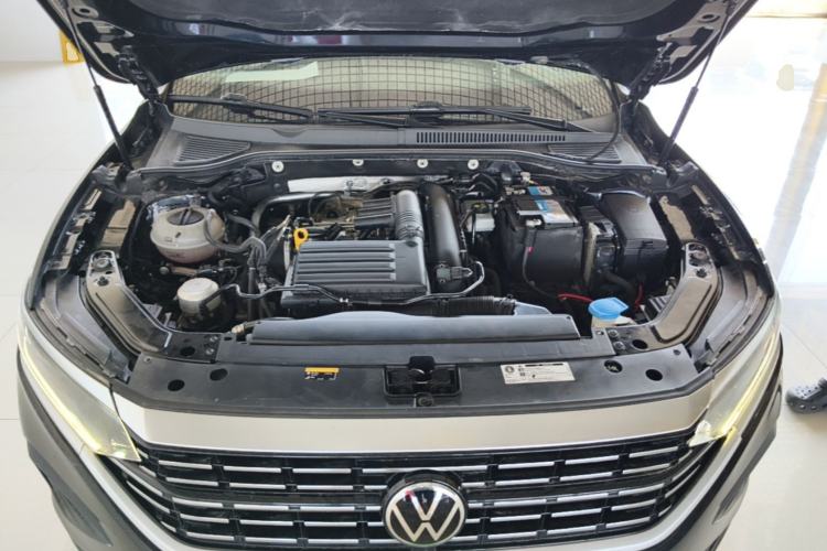 Used Volkswagen Passat 2023 280TSI Business Edition Engine Bay