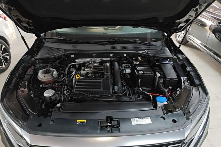 Used Volkswagen Passat 2023 280TSI Business Edition Engine Bay