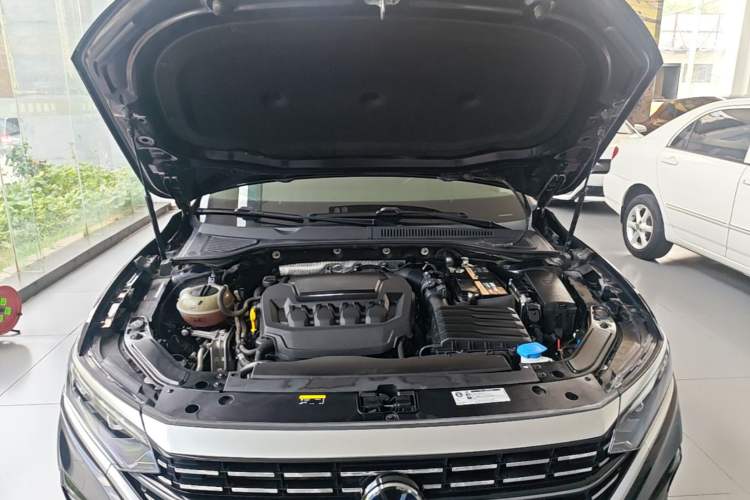 Used Volkswagen Passat 2023 Facelift 330TSI Luxury Edition Engine Bay
