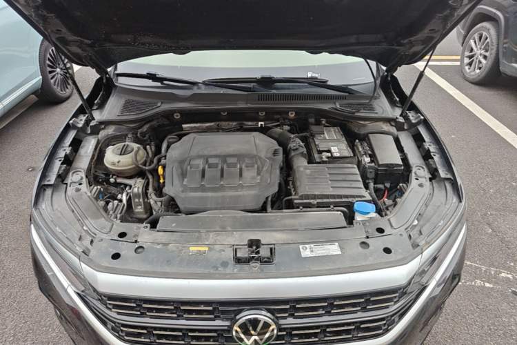 Used Volkswagen Passat 2023 330TSI Luxury Edition Engine Bay