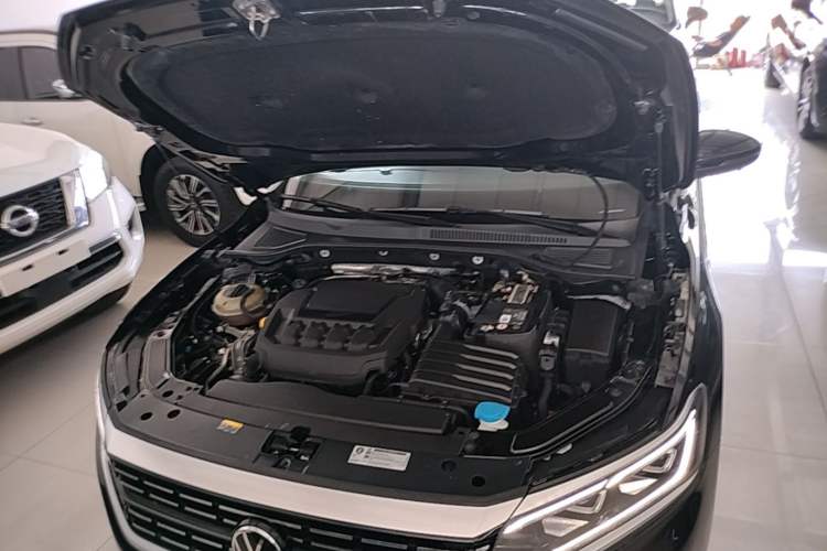 Used Volkswagen Passat 2023 Facelift 330TSI Luxury Edition Engine Bay