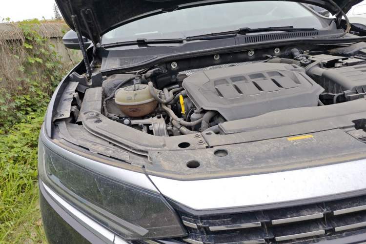 Used Volkswagen Passat 2023 330TSI Starry Luxury Edition Engine Bay Right