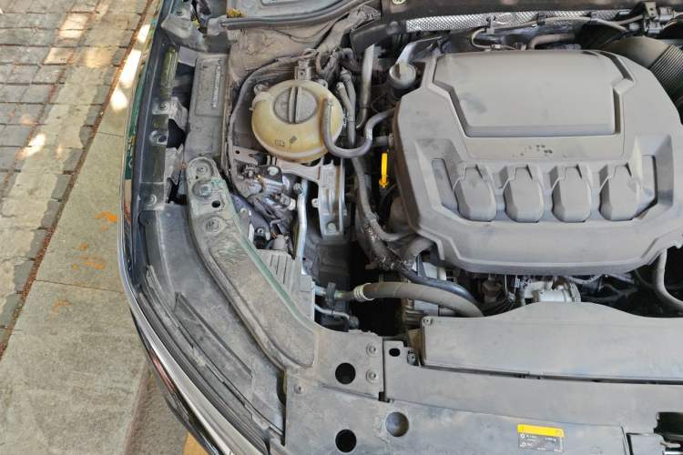Used Volkswagen Passat 2023 330TSI Elite Edition Engine Bay Right