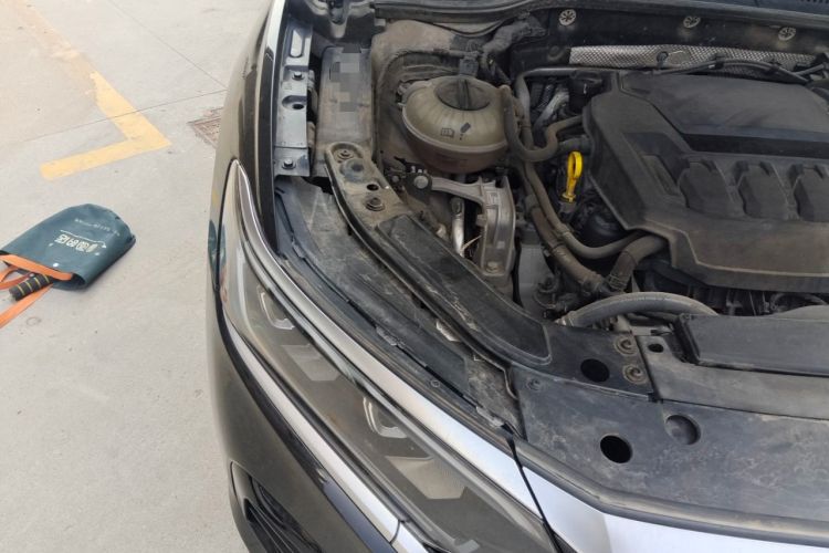 Used Volkswagen Passat 2023 Facelift 330TSI Luxury Edition Engine Bay Right
