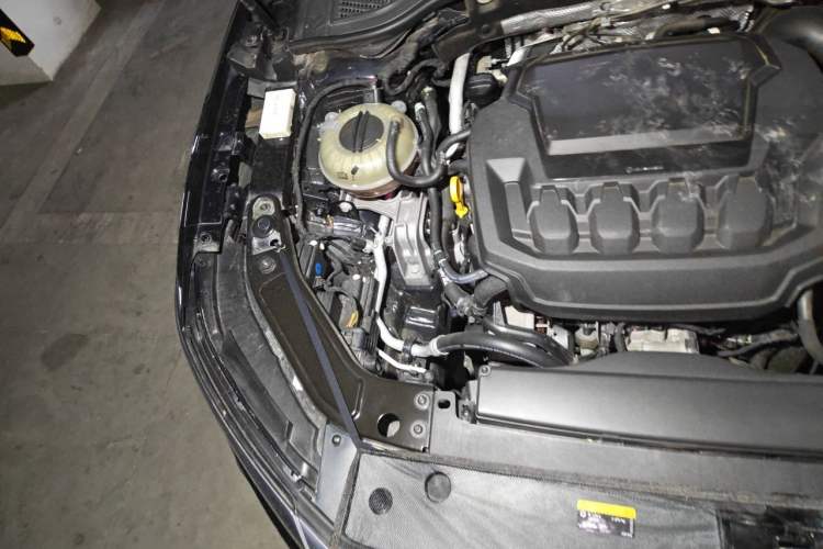 Used Volkswagen Passat 2023 Facelift 330TSI Luxury Edition Engine Bay Right