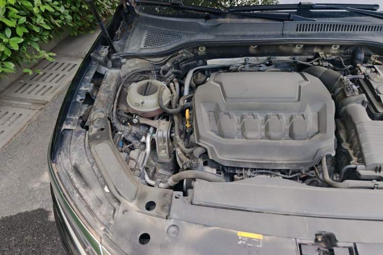 Used Volkswagen Passat 2023 Facelift 330TSI Luxury Edition Engine Bay Right