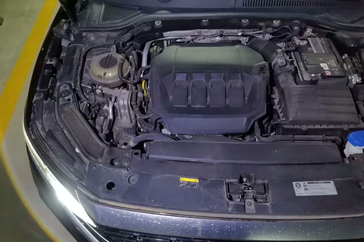 Used Volkswagen Passat 2023 330TSI Luxury Edition Engine Bay Right