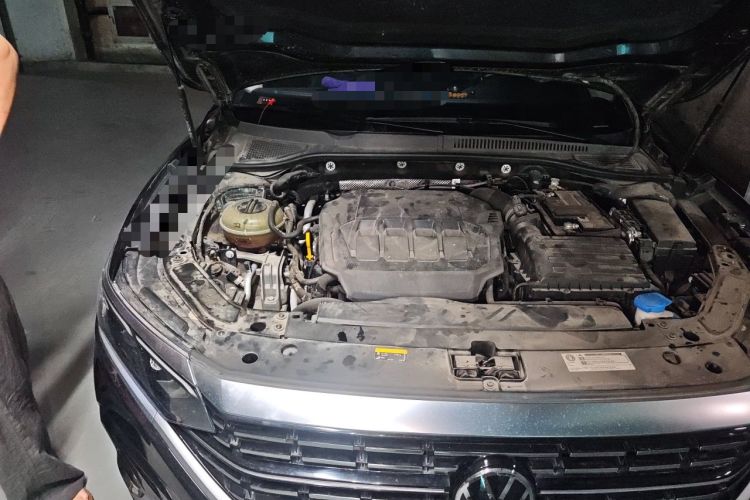 Used Volkswagen Passat 2023 330TSI Luxury Edition Engine Bay Right