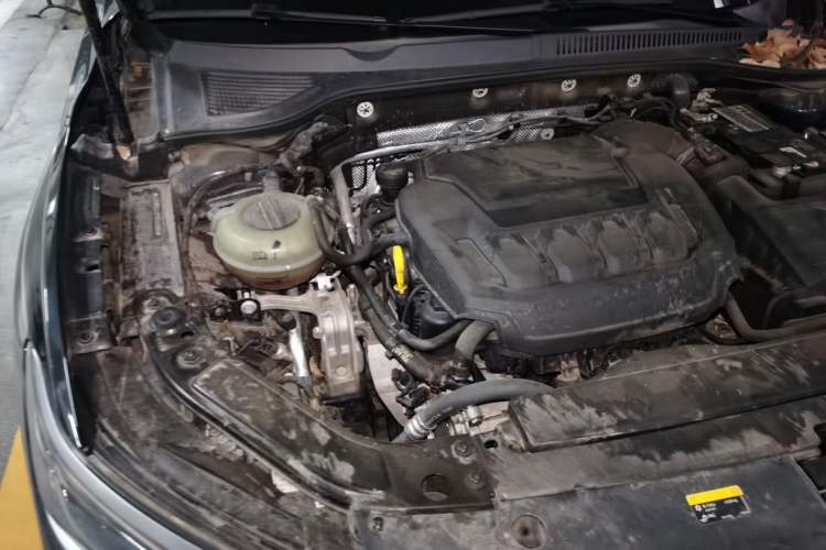 Used Volkswagen Passat 2023 Facelift 330TSI Luxury Edition Engine Bay Right