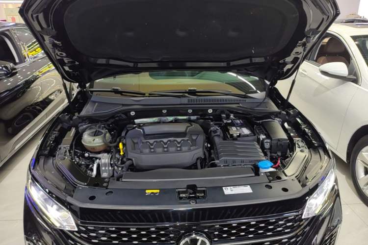 Used Volkswagen Passat 2023 Revised 330TSI Starry Elite Edition Engine Bay