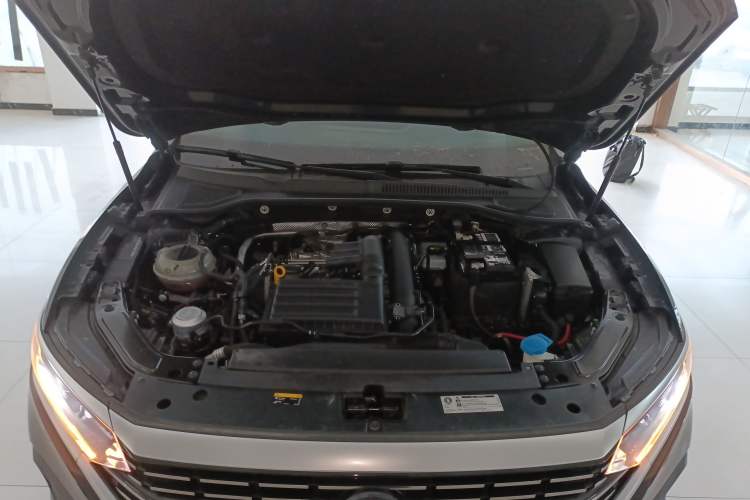 Used Volkswagen Passat 2023 280TSI Business Edition Engine Bay