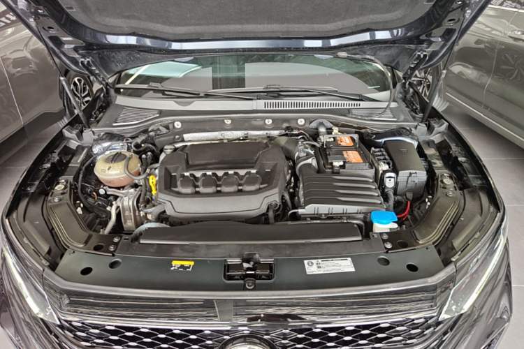 Used Volkswagen Passat 2023 Revised 330TSI Starry Elite Edition Engine Bay