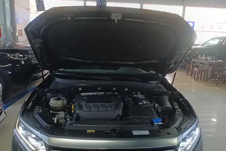 Used Volkswagen Passat 2023 Revised 330TSI Elite Edition Engine Bay