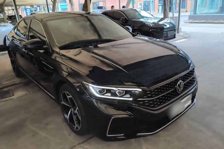 Used Volkswagen Passat 2023 330TSI Starry Luxury Edition Exterior 1