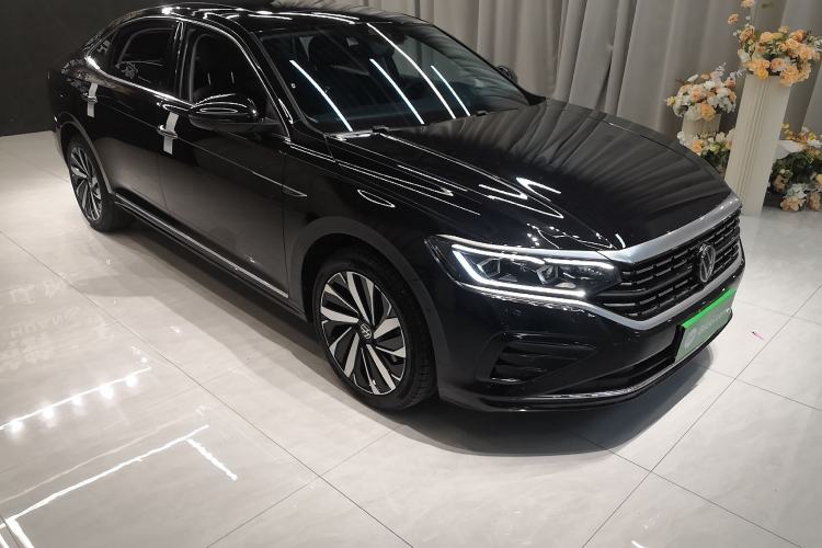 Used Volkswagen Passat 2023 Facelift 330TSI Luxury Edition Exterior 1
