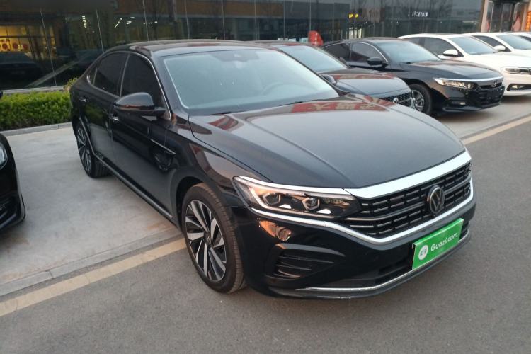 Used Volkswagen Passat 2023 Facelift 330TSI Luxury Edition Exterior 1