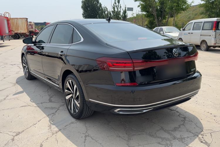 Used Volkswagen Passat 2023 Facelift 330TSI Luxury Edition Exterior 1