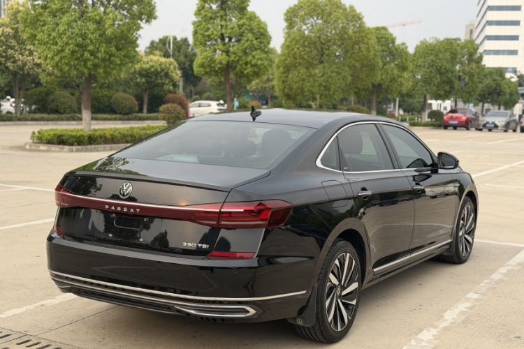 Used Volkswagen Passat 2023 Facelift 330TSI Luxury Edition Exterior 1