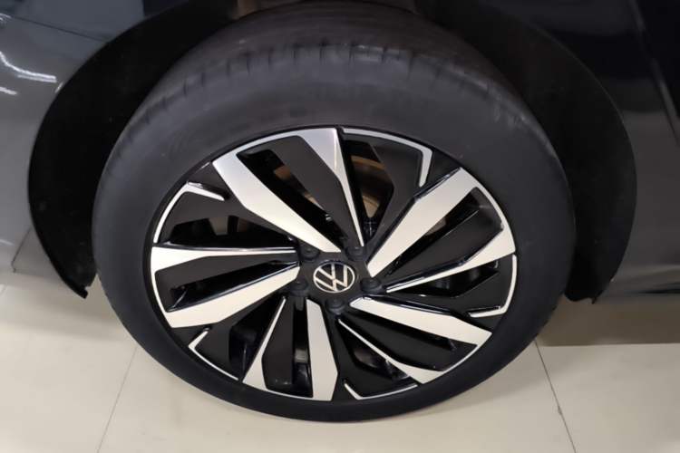 Used Volkswagen Passat 2023 Facelift 330TSI Luxury Edition Exterior 1