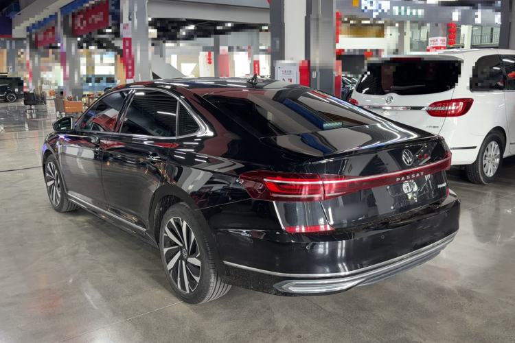 Used Volkswagen Passat 2023 330TSI Luxury Edition Exterior 1