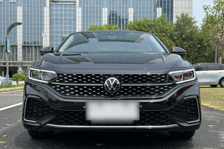 Used Volkswagen Passat 2023 Revised 330TSI Starry Luxury Edition Exterior 1