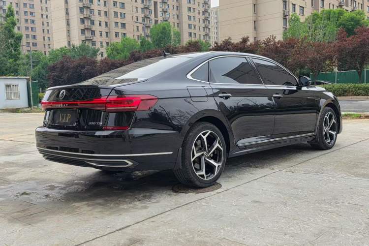 Used Volkswagen Passat 2023 330TSI Starry Luxury Edition Exterior 1