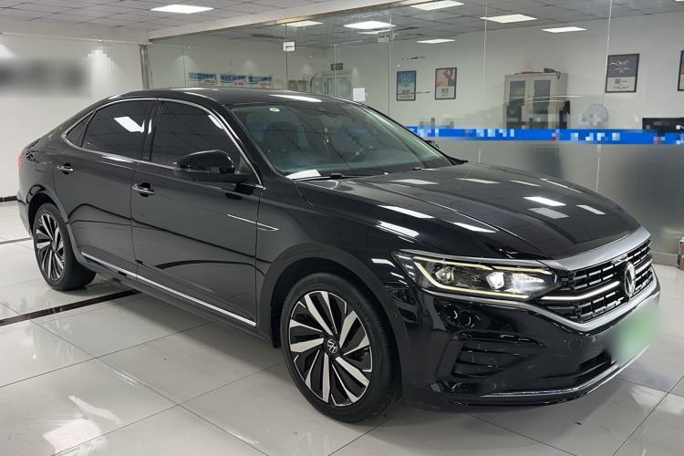 Used Volkswagen Passat 2023 Facelift 330TSI Luxury Edition Exterior 2