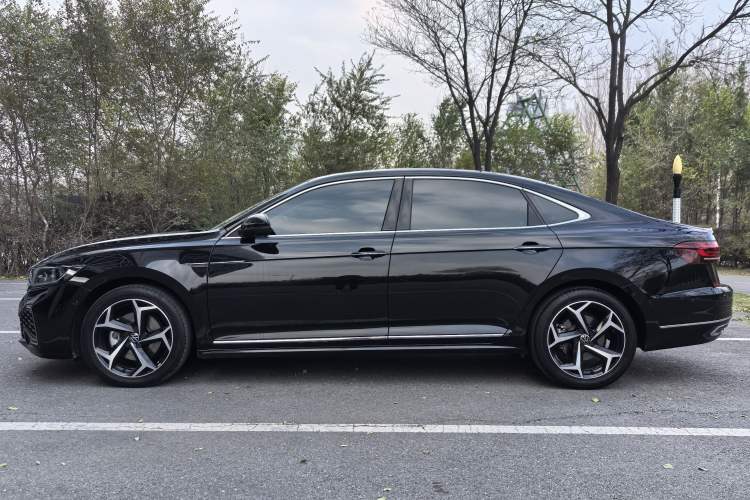 Used Volkswagen Passat 2023 Restyled 330TSI Starry Luxury Edition Exterior 2