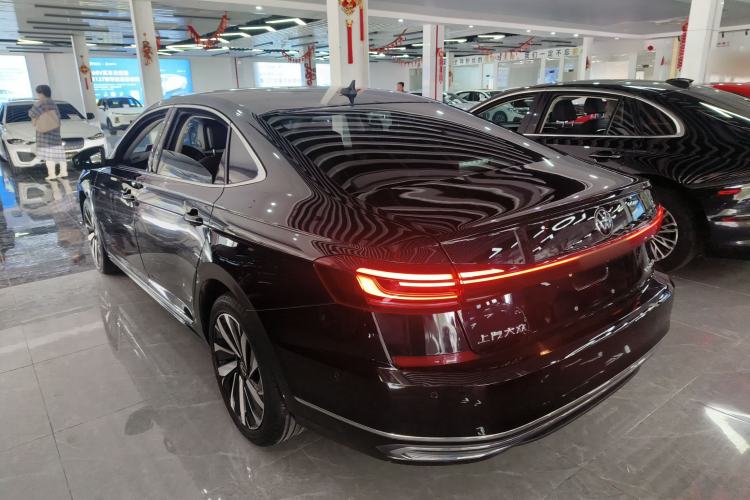 Used Volkswagen Passat 2023 330TSI Luxury Edition Exterior 2