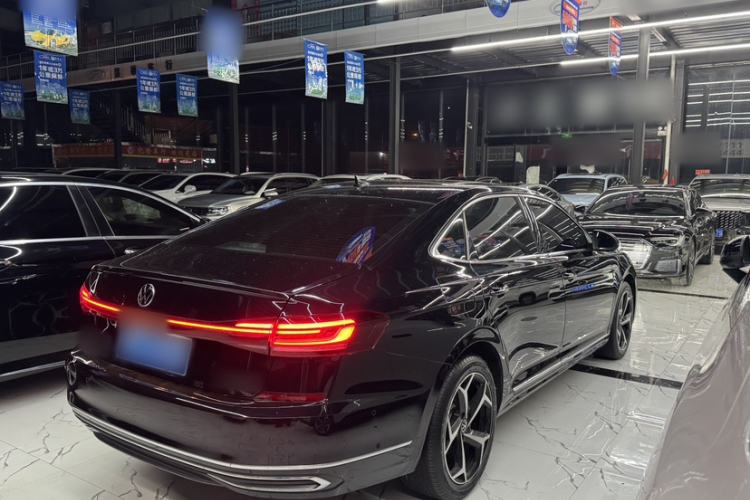 Used Volkswagen Passat 2023 330TSI Starry Luxury Edition Exterior 2