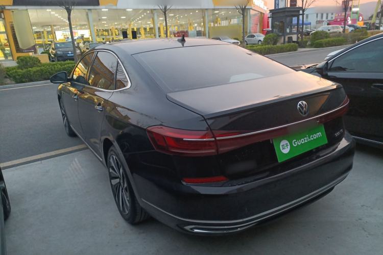 Used Volkswagen Passat 2023 Facelift 330TSI Luxury Edition Exterior 2