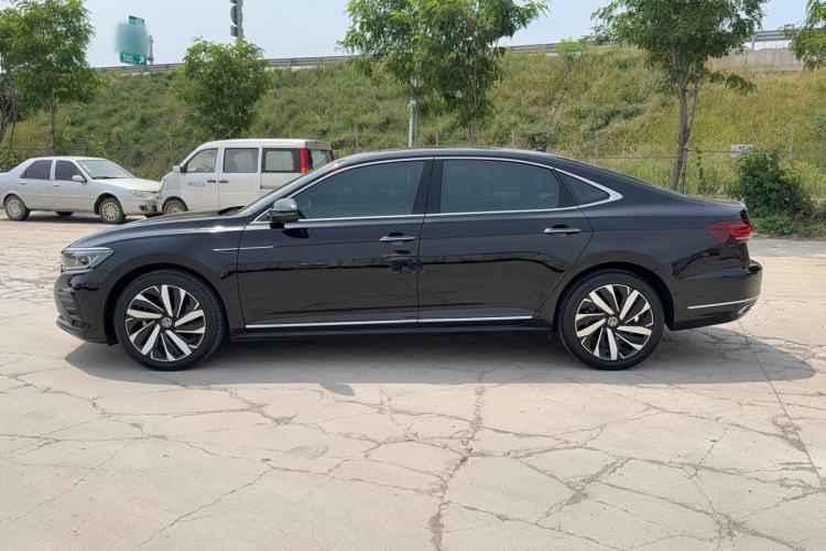 Used Volkswagen Passat 2023 Facelift 330TSI Luxury Edition Exterior 2