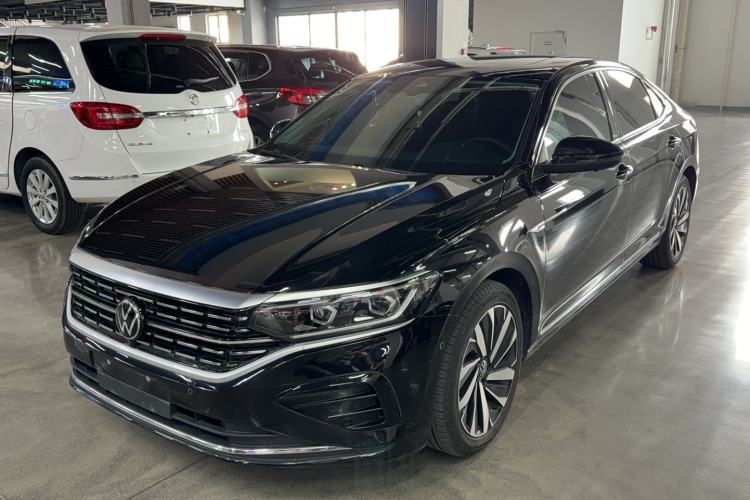 Used Volkswagen Passat 2023 330TSI Luxury Edition Exterior 2