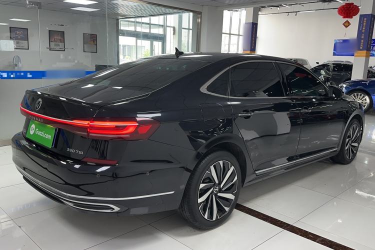 Used Volkswagen Passat 2023 Facelift 330TSI Luxury Edition Exterior 3