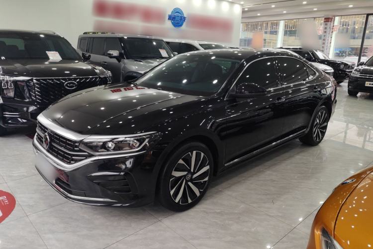Used Volkswagen Passat 2023 Facelift 330TSI Luxury Edition Exterior 3