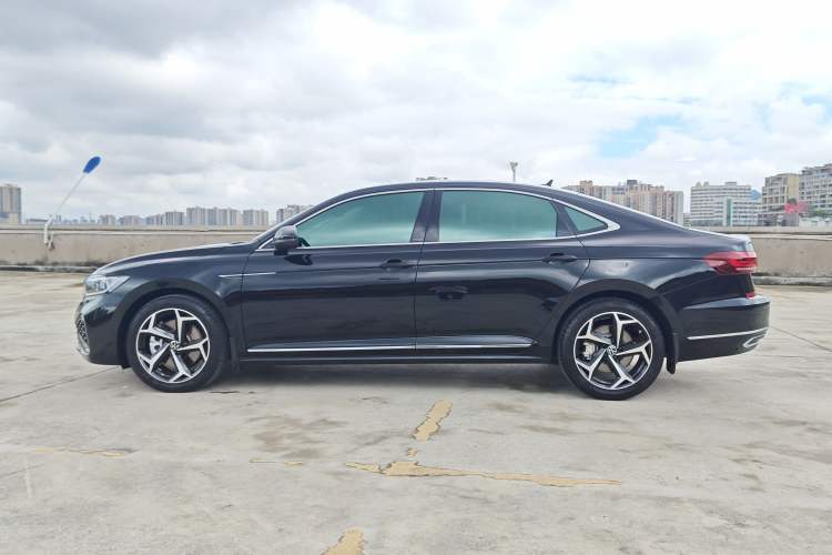 Used Volkswagen Passat 2023 Revised 330TSI Starry Elite Edition Exterior 3