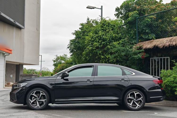 Used Volkswagen Passat 2023 Restyled 330TSI Starry Luxury Edition Exterior 3
