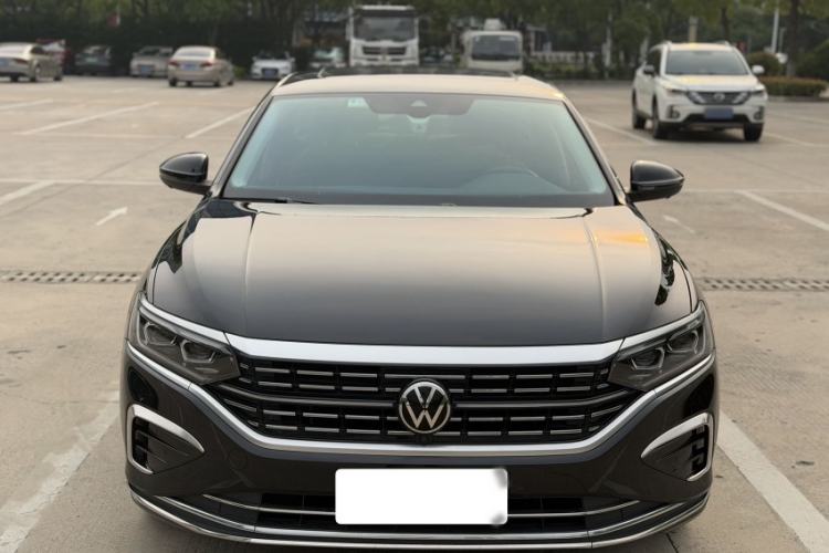Used Volkswagen Passat 2023 Facelift 330TSI Luxury Edition Exterior 3