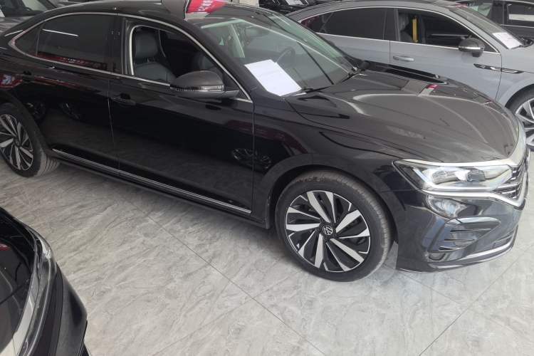 Used Volkswagen Passat 2023 330TSI Elite Edition Exterior 3