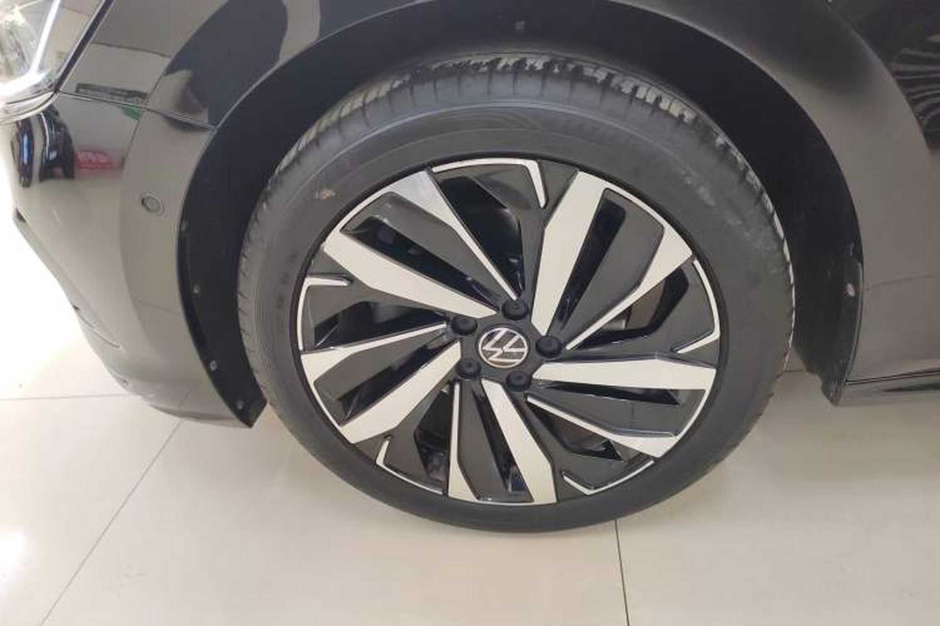 Used Volkswagen Passat 2023 Facelift 330TSI Luxury Edition Exterior 4