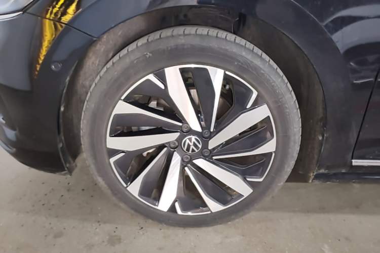 Used Volkswagen Passat 2023 Facelift 330TSI Luxury Edition Exterior 4