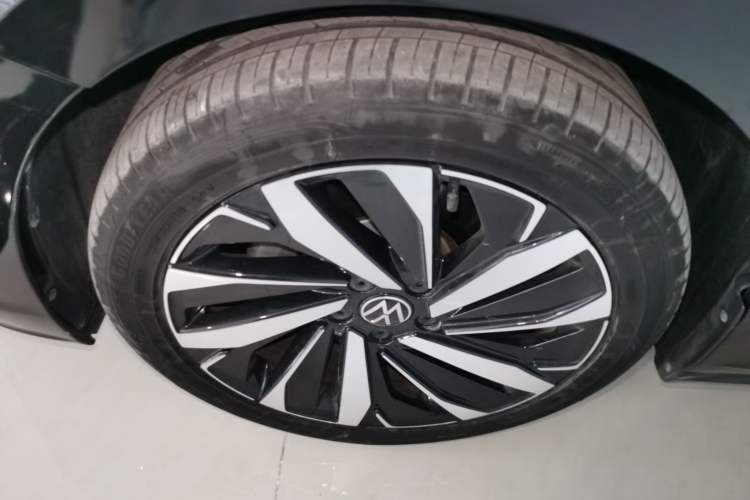 Used Volkswagen Passat 2023 Facelift 330TSI Luxury Edition Exterior 4
