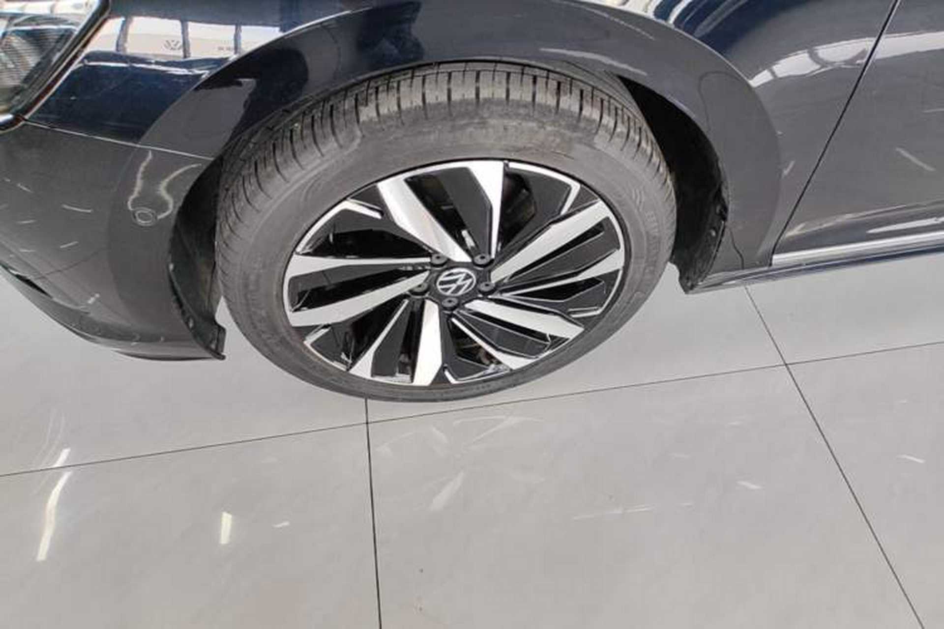 Used Volkswagen Passat 2023 330TSI Luxury Edition Exterior 4