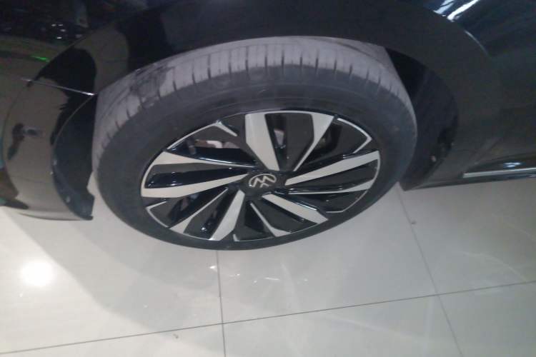Used Volkswagen Passat 2023 Facelift 330TSI Luxury Edition Exterior 4